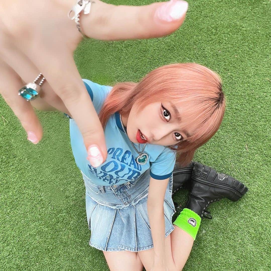 廣田あいか のインスタグラム：「ㅤㅤㅤㅤㅤㅤㅤㅤㅤㅤㅤㅤㅤ 愛おしい今日に出逢ったなら ミスのひとつだってないㅤㅤㅤㅤㅤㅤㅤㅤㅤㅤㅤㅤㅤ ☁️☁️☁ㅤㅤㅤㅤㅤㅤㅤㅤㅤㅤㅤㅤㅤ ️ㅤㅤㅤㅤㅤㅤㅤㅤㅤㅤㅤㅤㅤ 新曲をYouTubeにだしました◎ㅤㅤㅤㅤㅤㅤㅤㅤㅤㅤㅤㅤㅤ 配信はあとからするとおもうのでㅤㅤㅤㅤㅤㅤㅤㅤㅤㅤㅤㅤㅤ また改めて告知しまするㅤㅤㅤㅤㅤㅤㅤㅤㅤㅤㅤㅤㅤ ライブではタオルを振り回す曲ですㅤㅤㅤㅤㅤㅤㅤㅤㅤㅤㅤㅤㅤ 歌詞は普段から自分なんですけどㅤㅤㅤㅤㅤㅤㅤㅤㅤㅤㅤㅤㅤ 今回のは特にお気に入りだから たくさん届くといいなーー🙏🏻🤍ㅤㅤㅤㅤㅤㅤㅤㅤㅤㅤㅤㅤㅤㅤㅤㅤㅤㅤㅤㅤㅤㅤㅤㅤㅤㅤㅤㅤㅤㅤㅤㅤ ㅤㅤㅤㅤㅤㅤㅤㅤㅤㅤㅤㅤㅤㅤㅤㅤㅤㅤㅤㅤ #後楽園 #ラクーア #東京ドームシティ #y2k #y2kファッション #y2kfashion #y2kstyle #ハイトーンカラー #ハイトーン #遊園地 ㅤㅤㅤ」