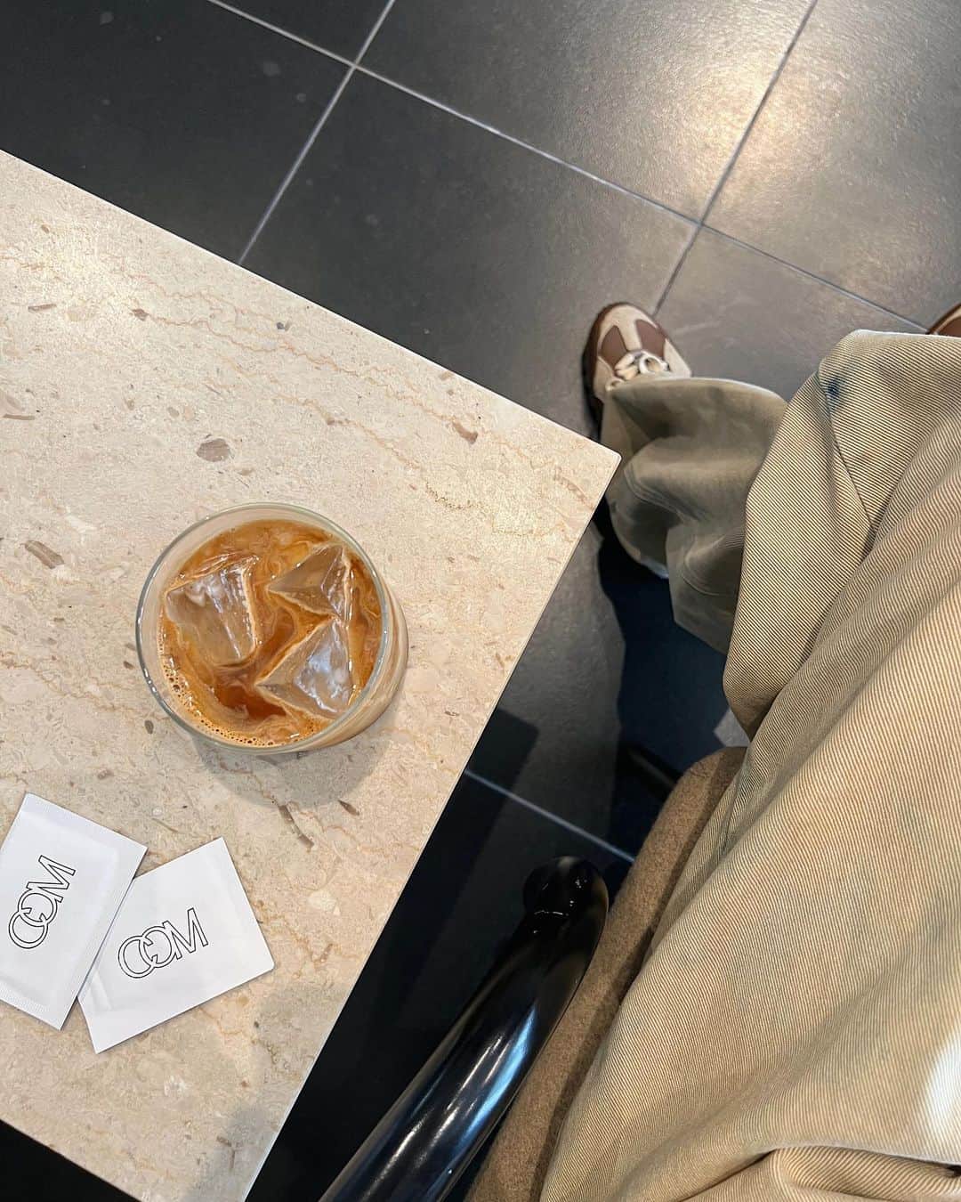 大屋夏南のインスタグラム：「Take a deep breath ☕️ 夏休みが終わってバタバタする日々。 もう秋を感じるな🍂」