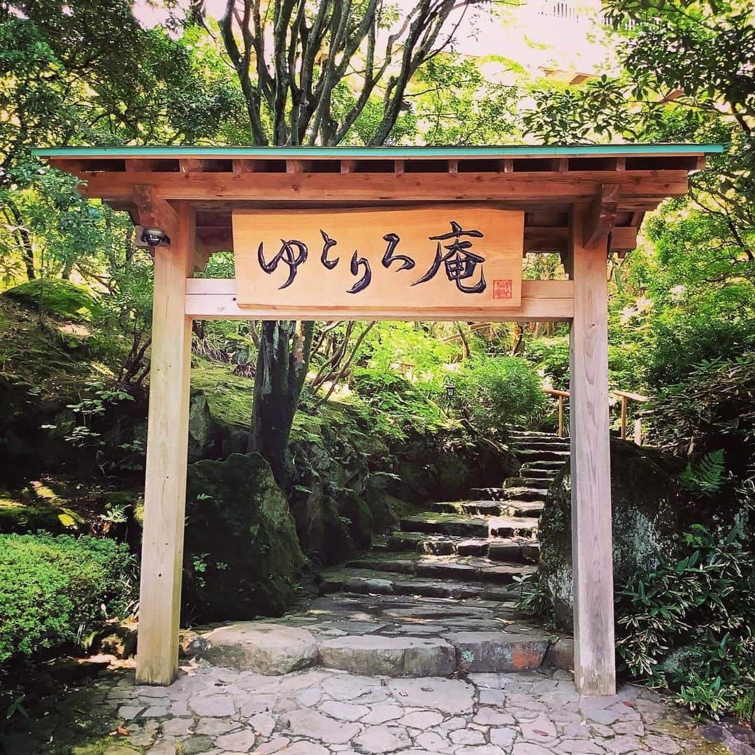 四季を愉しむ貸切温泉 ゆとりろ庵のインスタグラム：「【休館のお知らせ】  こんにちは。 ゆとりろ庵でございます。  日頃より当館をご愛顧いただき、誠にありがとうございます。  この度、下記期間につきまして 館内設備メンテナンスのため、誠に勝手ながら休館とさせていただきます。 9/6(火)〜9/8(木)  ・休館期間中はご宿泊いただけませんが、インターネットからのご宿泊予約は承っております。 ・お電話いただいてもご対応いたしかねますので、お急ぎの場合はメールにてお問い合わせくださいませ。(yutorelo-gora@relo.jp)  お客様にはご不便おかけいたしますが、ご理解の程何卒お願い申し上げます。  ゆとりろ庵」