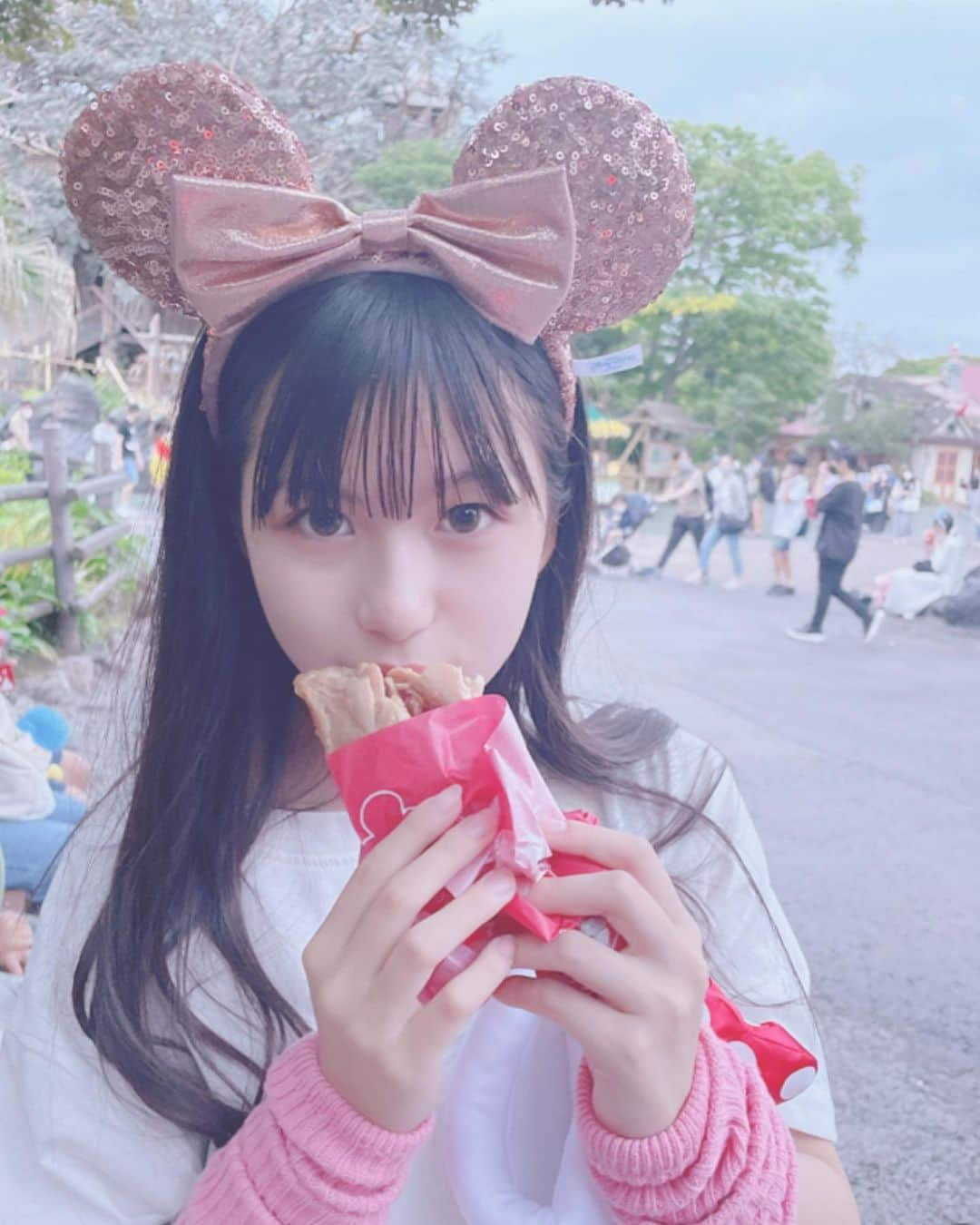 中田華月さんのインスタグラム写真 - (中田華月Instagram)「久しぶりのディズニーランド🐭🏰 楽しかったー！！  また行きたい🥹💞   #ディズニーランド  #ディズニー   #ミニーちゃんコーデ」8月31日 12時29分 - hachan0925