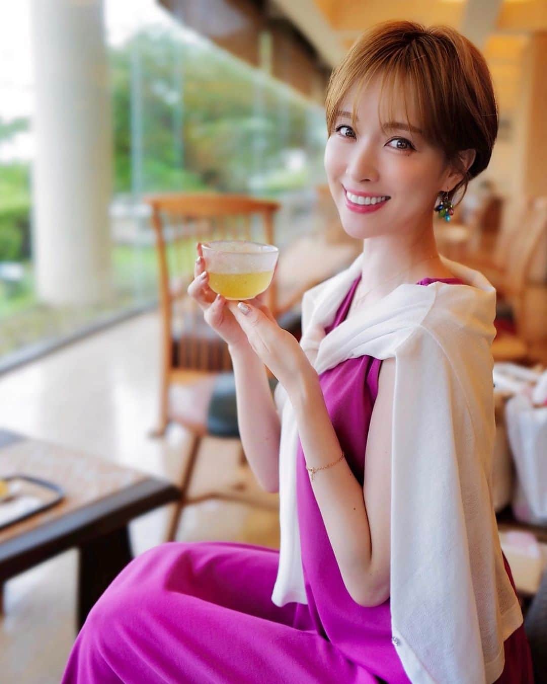 瀬戸早妃のインスタグラム：「会社の決算や運営の打ち合わせを 朝から税理士さんと😌✨  ほっと一息ついて🍵 午後も頑張りましょうっ⸜︎🐣⸝💓  #teatime」