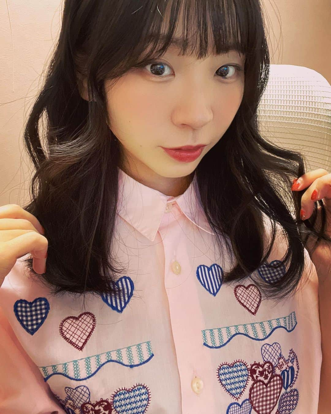 古川未鈴さんのインスタグラム写真 - (古川未鈴Instagram)「このシャツどこの？ってすごい聞かれる！ DEOMACIってタグに書いてあるけど 古着で買ったからよくわからない、、、 検索かけてもなさげ、、 でもかわいい！」8月31日 14時46分 - furukawamirin