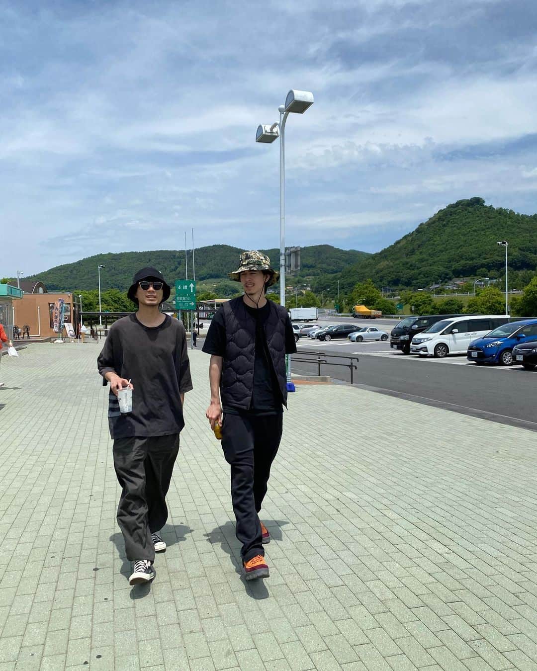 のインスタグラム：「👬」