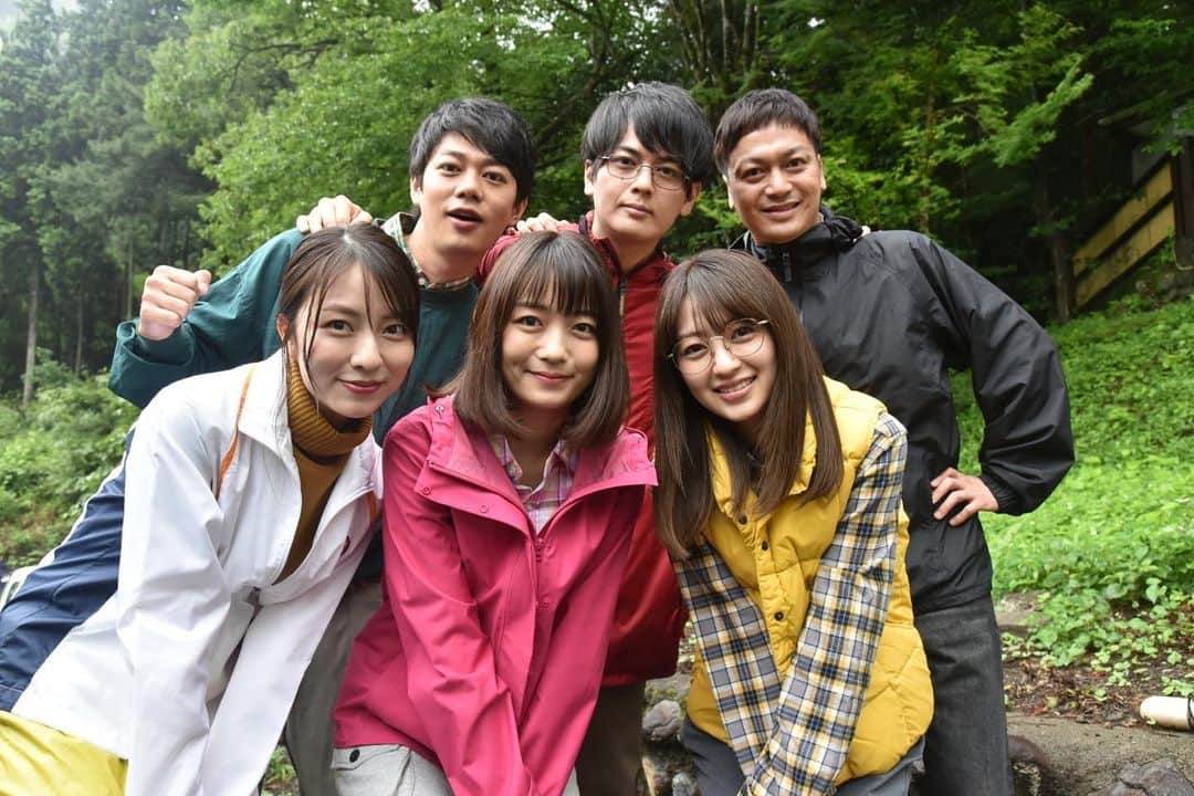 のインスタグラム：「本日8/31テレビ朝日21:00からO.A ドラマ「刑事7人」に出演しております！  ゴーオンジャーから ヤス えびちゃん りな  シンケンジャーから すずちゃん  トッキュウジャーから りりあちゃんと…！  戦隊シリーズから沢山の仲間が集まったぜ👍 写真でも分かる通り、山行って来やした。なーんかそれもどことなく戦隊っぽくて楽しかったですが… ドラマ「刑事7人」は、ちゃんとシリアスです！笑  6月には舞台「バロック」で有美ねえとも共有したし、今年はゴーオンジャーの年なのか⁉︎  懐かしさもあり、緊張感もあり、とっても楽しい撮影でした。  是非、オンエアご覧下さい！  #刑事7人  #ゴーオンジャー  #ゴーオンレッド  #ゴーオンイエロー  #ゴーオングリーン  #ゴーオンブラック  #シンケンイエロー  #トッキュウ3号」