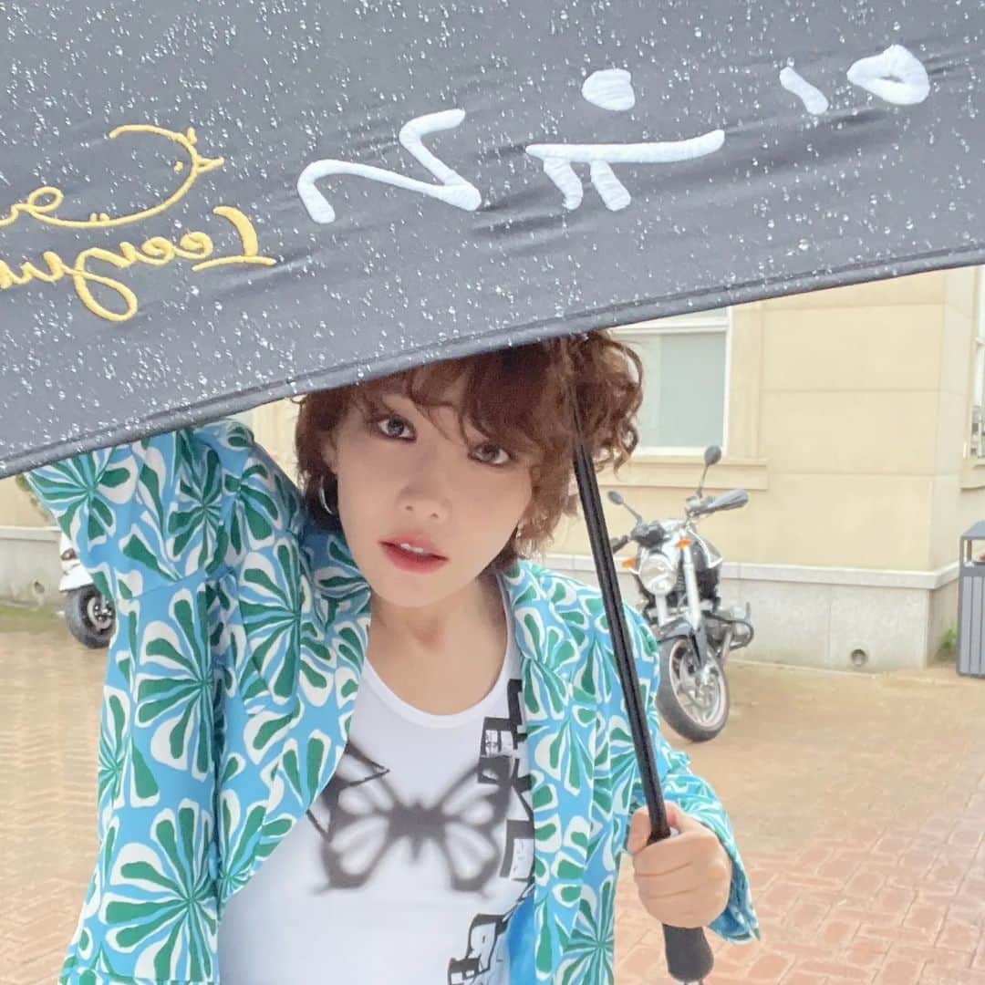 イ・ユリさんのインスタグラム写真 - (イ・ユリInstagram)「우산 감사합니다  #이유리#이유리우산#팬분들#팬선물」8月31日 17時29分 - leeyuri007