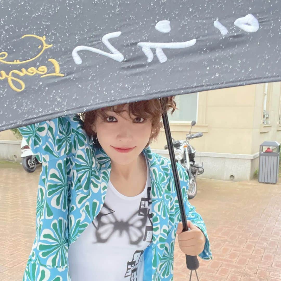 イ・ユリのインスタグラム：「우산 감사합니다  #이유리#이유리우산#팬분들#팬선물」