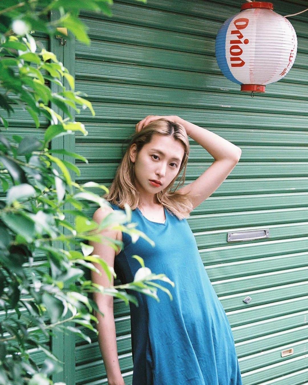 下京慶子のインスタグラム：「🍉 夏が終わる前に。 photo by @sanomadoka_photo   #プロフィール写真変えました #作品撮り #宣材写真」