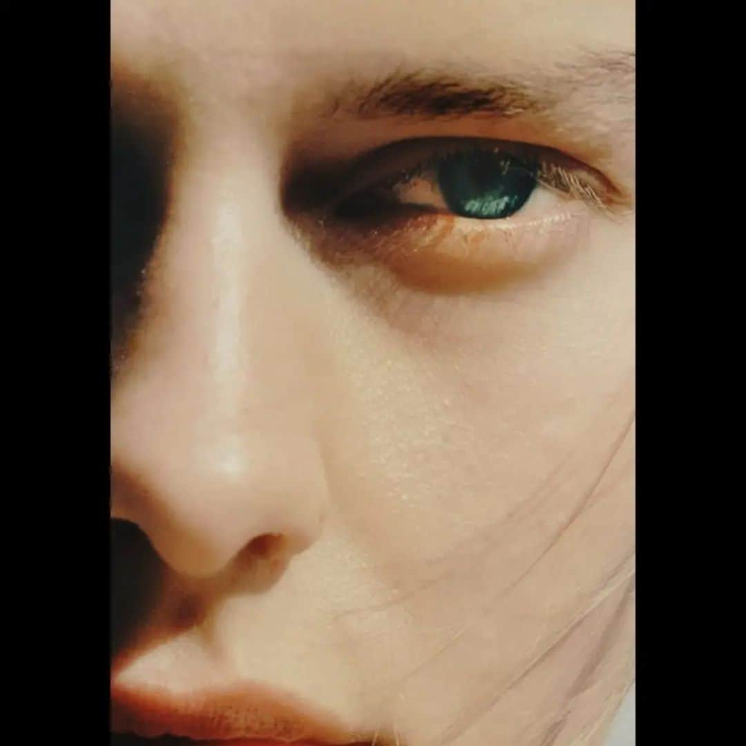 ソルヴェイグ・モルク・ハンセンさんのインスタグラム写真 - (ソルヴェイグ・モルク・ハンセンInstagram)「I see you 🧿 📸: @miros_of_the_3rd  #beauty #closeup #photography」9月1日 4時36分 - notsolveig