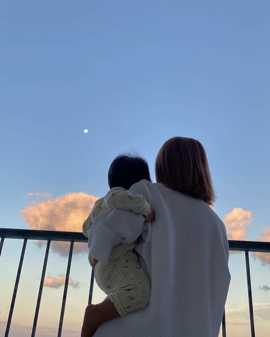 BENIのインスタグラム：「皆さんへ  このたび第2子を授かりました！ 体調が安定して、また歌える喜びを感じてます🥹🤮 無理のない範囲でお仕事を通じて皆さん、そしてお腹の中の子にMUSIC & LOVEを届けていくので 今後ともよろしくね🫶🏼 ⠀⠀⠀⠀⠀⠀⠀⠀⠀ Baby#2 will be dropping early ‘23!  We’ll be waiting for you:)」