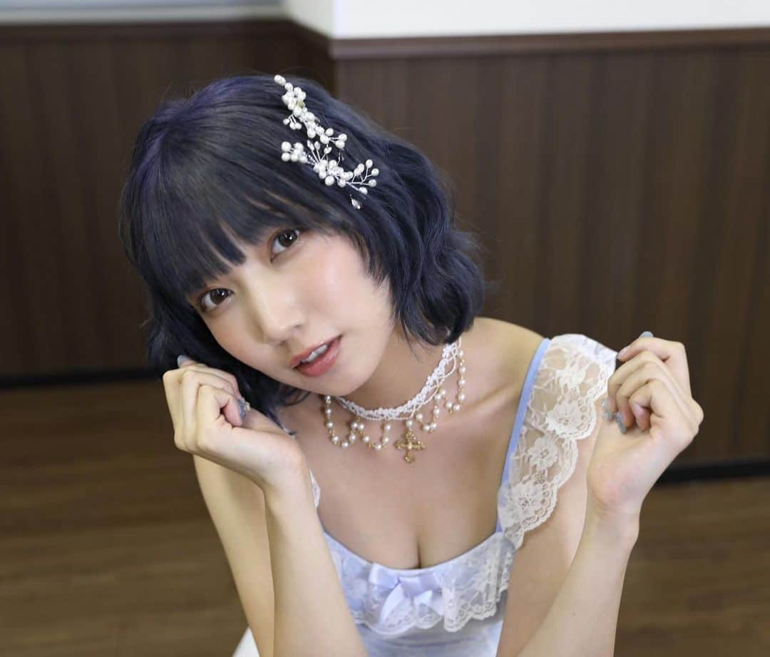 霜月めあのインスタグラム：「染めた手の髪、可愛かったなあ🧸 速攻で色抜けたけど🐶🐶 . . . .  #霜月めあ #めあめあ #model #sexy #selfie #animegirl #셀카 #셀스타그램 #패션스타그램 #데일리 #asiangirl #cosplay #좋아　#instalove #follow #like #tokyo #ootd #style #photo #sexybody #love #맞팔 #tagsforlikes  #Japanesegirl #photooftheday #igers #instadaily #グラビア #日系穿搭」