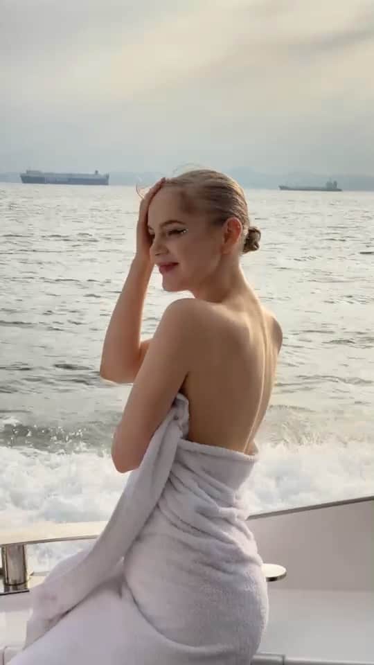 のインスタグラム：「@azimut_yasudashipyardg ✨ I don’t wanna wake up..  The hardest part is to believe that there is a place for each and everybody.  We all belong.  We all have that special place that was made just for us under the sun.」