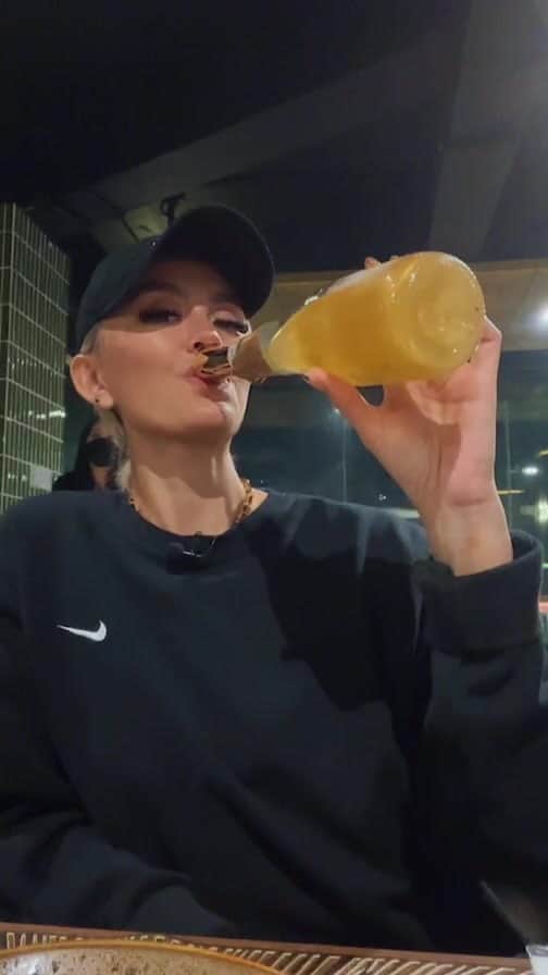 アグネス・モニカのインスタグラム：「At my restaurant @senovartijakarta drinking my Moscato wine @amolovepotion !!  Wiiiiinnnniiiiiiing!! Can’t wait to see you guys here  #AGNEZMO」