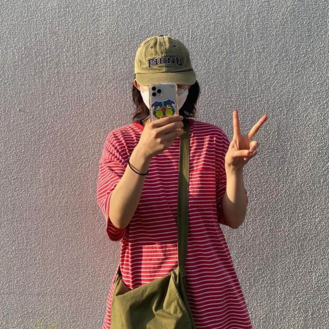 古着女子さんのインスタグラム写真 - (古着女子Instagram)「＼ ポイントに！帽子コーデ🧢 ／  カラーの足しにもなる🎶 帽子コーデ 🤍  -` ̗ 是非参考にしてね 🐻 ˎˊ˗  📸 ： thankyou ▼  @rrricopin  @liberte._.neiro  @nicocha_2525   ──────────  🏡古着女子がプロデュースするブランドを紹介🏡  ・9090 ナインティナインティ @9090s_ 👖👟 ・spoon スプーン @spoon__store 🥄✨ ・nemne ねんね @nemne_store 🌿🥛  ──────────  ▫️プロフィールのリンクに 各ブランド サイトが 貼ってありますのでチェックしてください 🔍  ▫️古着を素敵に着こなしてる女性の方を Repostでご紹介させていただきます 🫐   ▫️写真は全て #フルジョ #古着女子 @furuzyo タグ付け投稿 or ご本人様に【掲載許諾】をとっております 🏷‪‪‪‪‬⸒⸒  ぜひ 素敵なコーデを 教えてください 🎧  #古着女子 #古着コーデ #ゆるコーデ #プチプラコーデ #服好きな人と繋がりたい #お洒落さんと繋がりたい #カジュアルコーデ #メンズライクコーデ  #メンズライク女子  #ストリートファッション #ストリート系女子  #スト女 #着画 #ラテカラーコーデ #置き画コーデ #ガーリーコーデ #今日のコーデ #ファッションコーデ #メンズライク #モテコーデ #シンプルコーデ  #古着すきな人と繋がりたい  #春コーデ  #夏服」8月31日 23時55分 - furuzyo