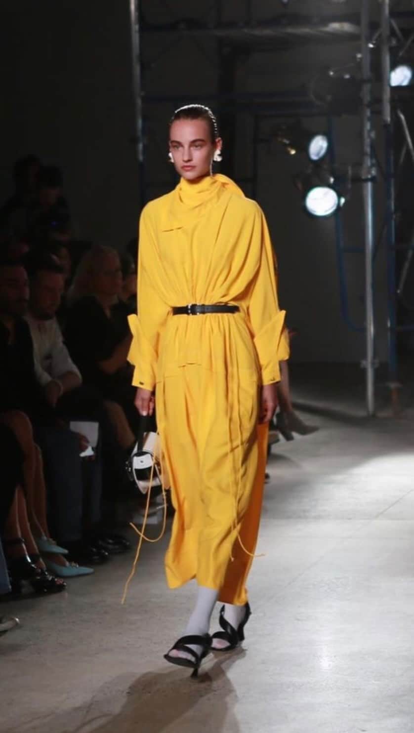 マルチェ・フェルフーフのインスタグラム：「Fashionweek memories 💛」