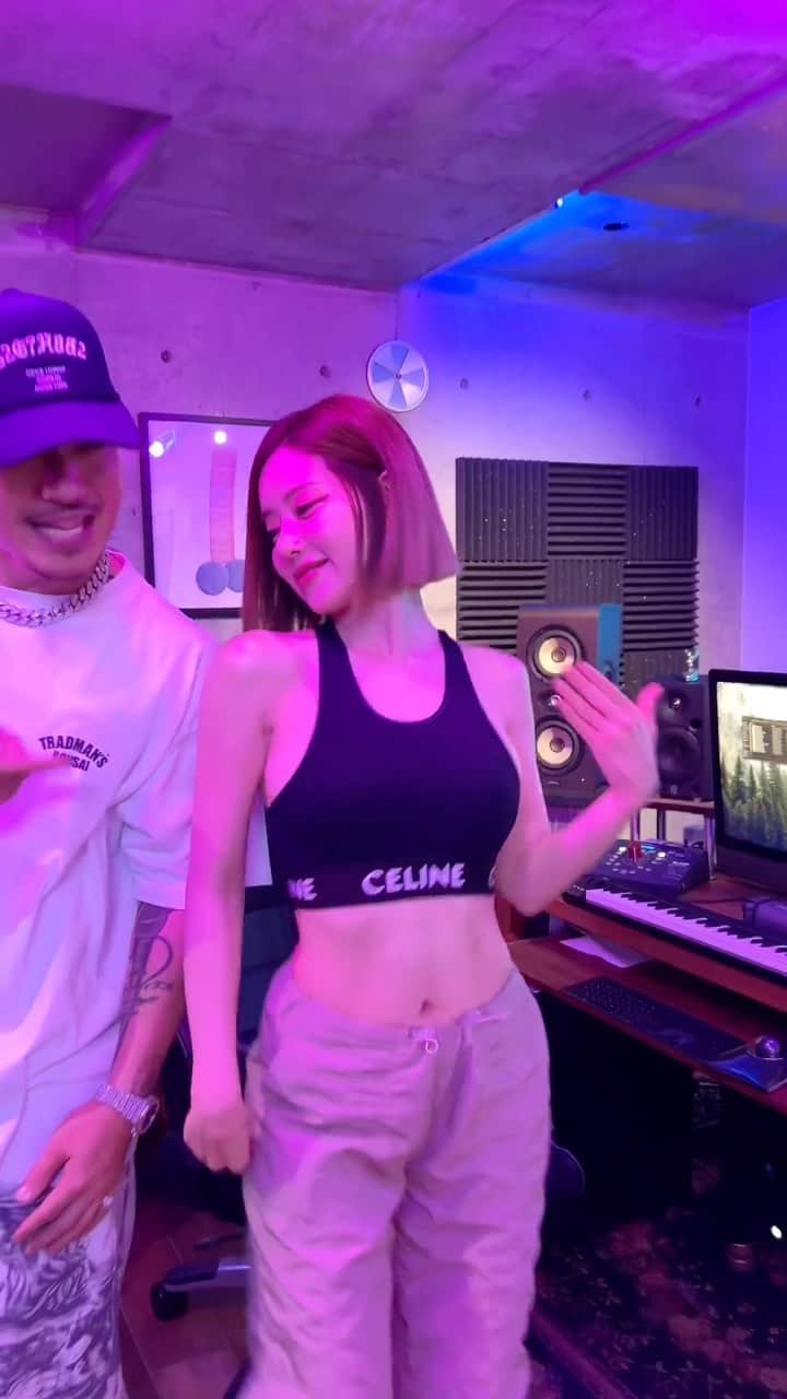 のインスタグラム：「@ak69_official I'm going to be produced by AK-69 to become a rapper lol shall we dance? 💃🏻💃🏻 ラッパーになるためにAK-69にプロデュースしてもらいます！僕たち踊りましょうか？ ❤️‍🔥❤️‍🔥」