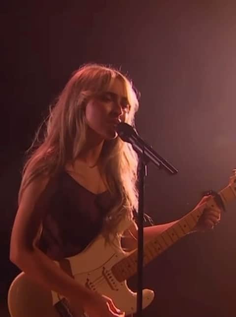サブリナ・カーペンターのインスタグラム：「because i liked a boy i got to perform on corden @latelateshow」