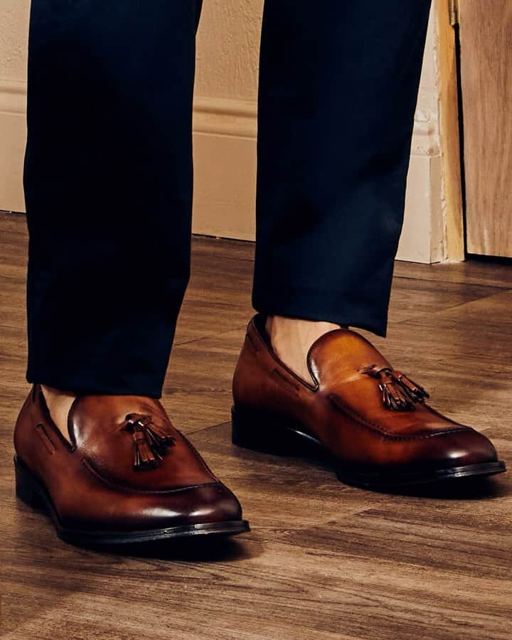 ブルーノマリのインスタグラム：「Complete your look with The Alfredo! A traditional tassel loafer that can elevate and add flair to any outfit.   #brunomagli #mensloafers #leathershoes」