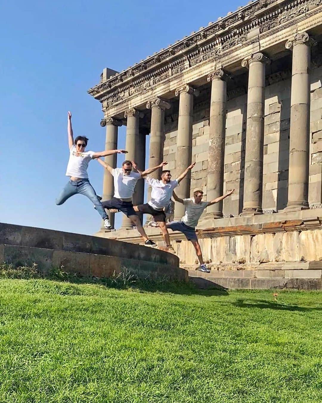Slava Hayrapetyanのインスタグラム：「Фото 🕊 ➡️ и как оно сделано 🤣」