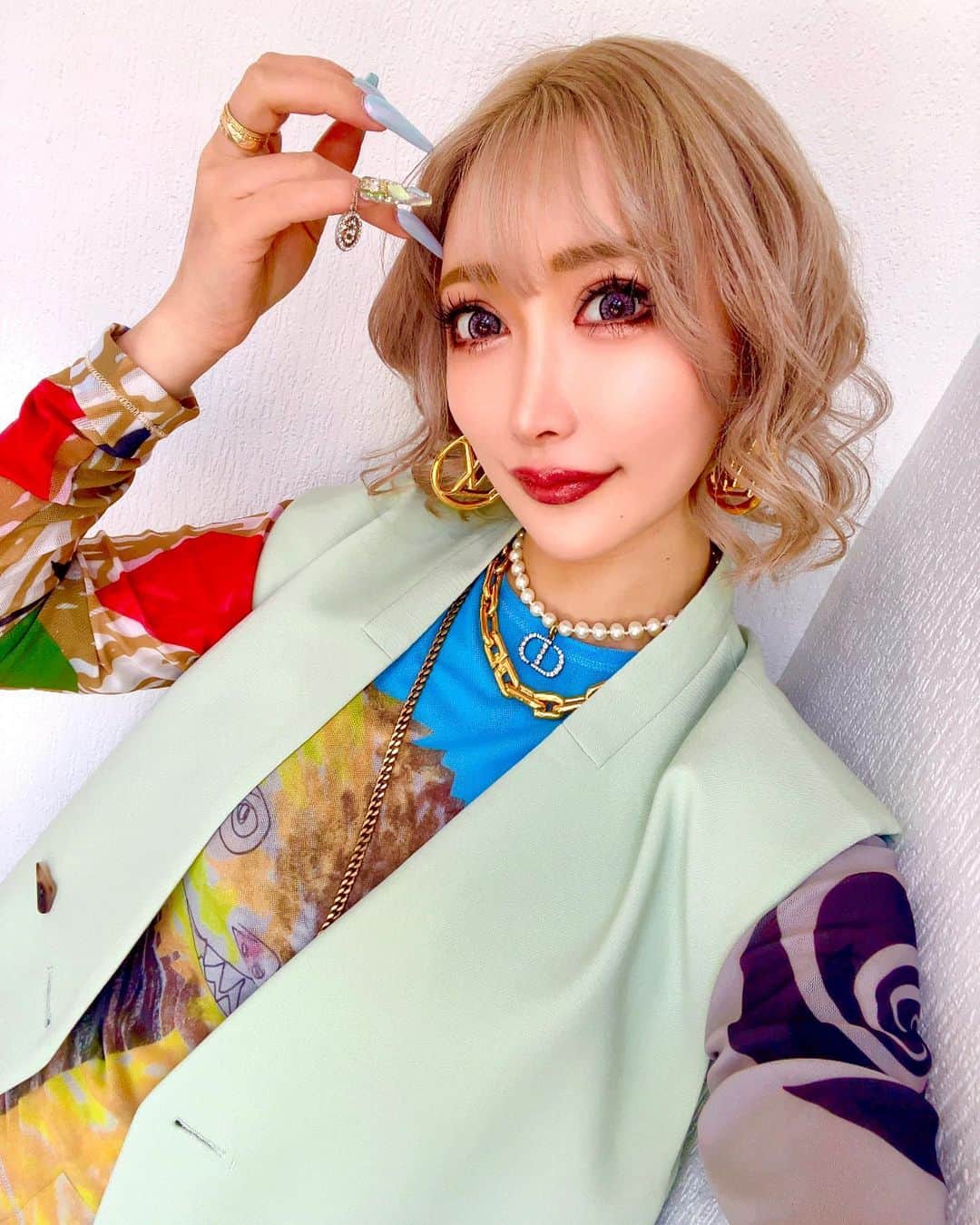 のインスタグラム：「. いろんな質問来ましたが 発表少しずつしていけるように 準備しております🌈 OPENは年内予定です🙏🏾 . 合間にちょこちょこ撮り溜めた 写真をupしていきます･*･:≡(　ε:) . #aika  #fashion  #脱毛サロン  #美容サロン」