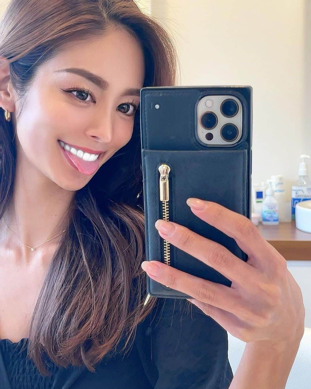 のインスタグラム：「⁡ ⁡ おはよ🌞 ひさびさのselfieで♡ ⁡ 昨日はガーデンクリニック ( @garden_clinic_official )さんで 初めての医療ハイフ受けてきたよ！ 終わった後から、会う人にも輪郭が引き締まった〜って言われて ここから更に効果出てくるのが楽しみ💋 ⁡ 最近、ノーファンデ生活にハマってる大柳なので 更に美容意識を高めていきます✊ ⁡ 久々に大好きなかおりさんにも会えた🫶 ⁡ ⁡ ⁡ #ガーデンクリニック #gardenclinic #ハイフ #selfie #instagood」