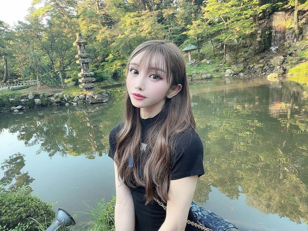 のインスタグラム：「8月楽しかったけど 仕事疎かすぎてやばい🫠 9月も幸せでありますように😇💕  #名古屋キャバクラ#キャバクラ#名古屋#錦#錦3#グランクリュ#北新地#六本木 #キャバ嬢 #名古屋観光 #名古屋旅行 #名古屋キャバ嬢 #アートメイク #ハイフ#ホワイトニング#撮影#名古屋出張#ヘアセット#ダイエット #キャバ嬢ドレス  #葉月えれな  #ヘアメ #水素トリートメント  #夏ワンピース #インポート#オリーブベージュ #オリーブカラー#グレーカラコン #アレキサンダーワン」