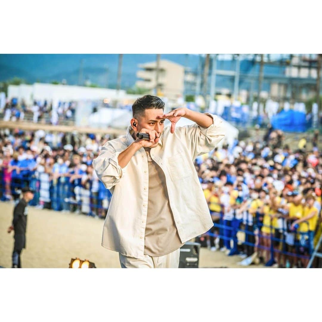 AKLOのインスタグラム：「Music Circusの写真📷🏝 ビーチでライブは開放感あって最高だな。 また会おう！ 🙌🙌🙌🙌 @music_circus」