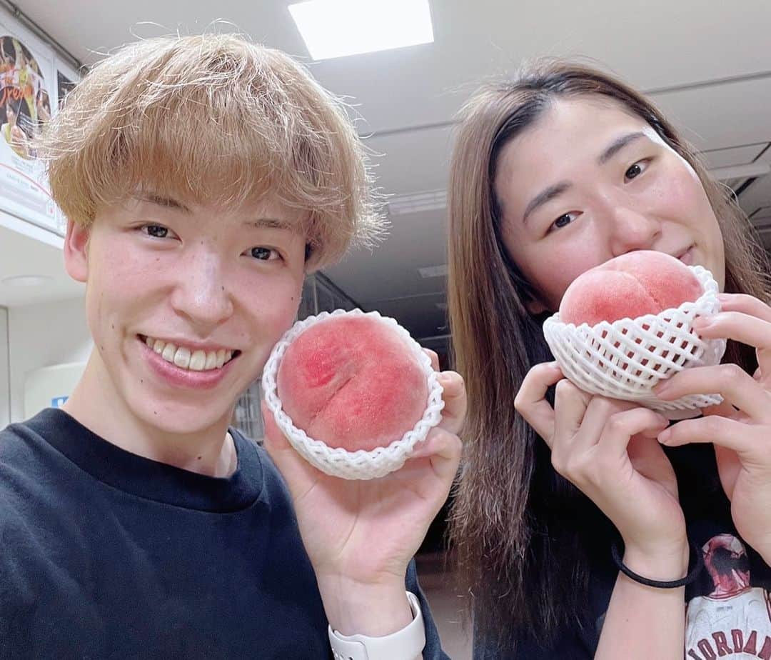 林咲希のインスタグラム：「美味しそうな🍑🧡 9月も頑張りましょう💪🏻✨」