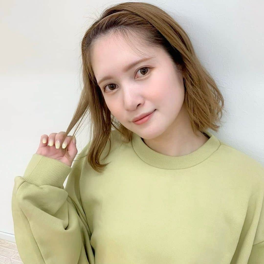 のインスタグラム：「最近カラーアイテムが大好き💛 でこだしもしてみました😗  私のインスタのストーリーが見れない不具合が 起きてるみたいです🥹 ストーリーを更新したら何故かインスタからブロックされたので そのストーリー消したのですが(いつも通りのダンスYouTube動画) 皆さんの所に通知だけいってるみたい🥹 すみません🙏🏻  #fyp」