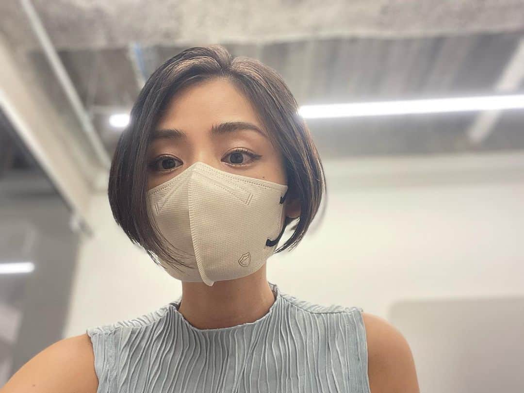 片山萌美のインスタグラム：「✂︎  FONS'でさっぱり カットしてもらうの巻  #fons #青山 #表参道 #堀川智明 さん #moemikatayama   定期的に切らないと ニュアンス変わっちゃうけど 変わっても可愛いから 切るか悩みながらも... 切る😂」