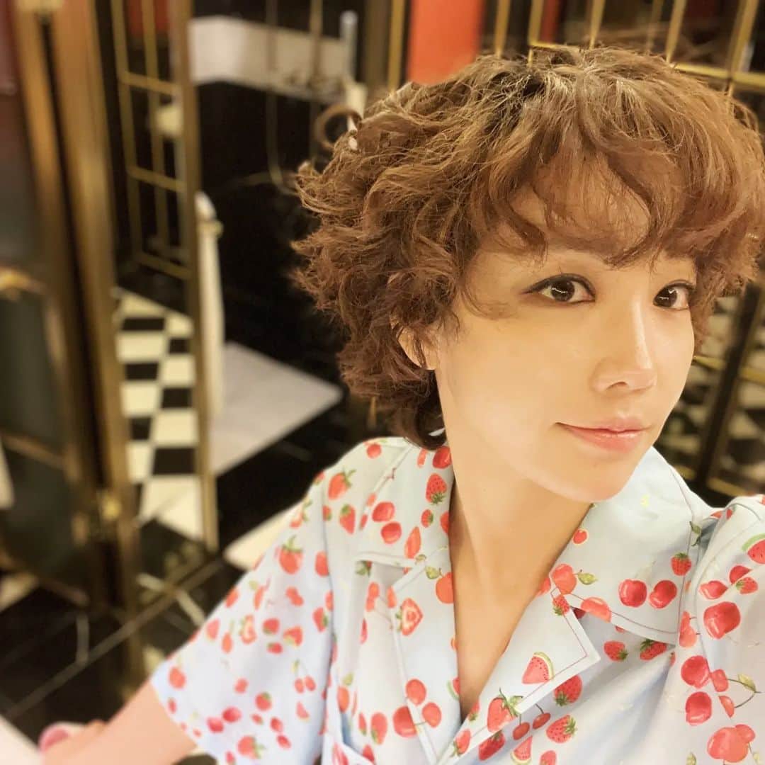 のインスタグラム：「안녕🙋   ^^ 😊  흐흐흐 😏」