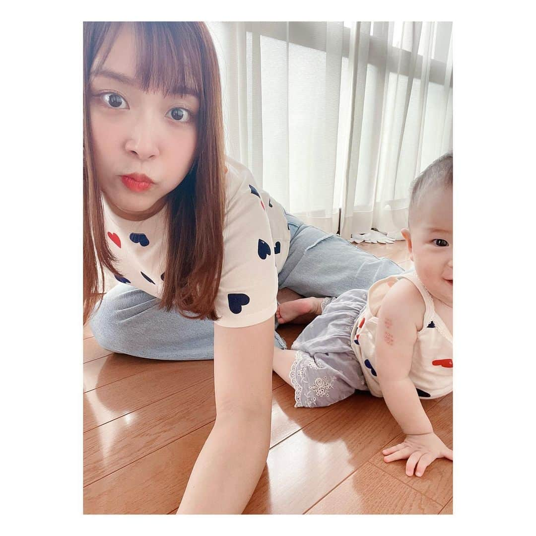 武田るいさんのインスタグラム写真 - (武田るいInstagram)「お師匠はん👶🏻🎀とリンクコーデ❤️ プチバトーの新作かわいい〜 カラフルなハートが今期からみたい💙🖤 台風🌬湿気やばくて前髪オン気味😂🌀 オフショットも🤣←  #プチバトー #プチバトーベビー #petitbateau #リンクコーデ #family #linkcode #baby #赤ちゃん #赤ちゃんのいる暮らし #code #ootd #japanesegirl #fasion」9月1日 16時53分 - rui_1002