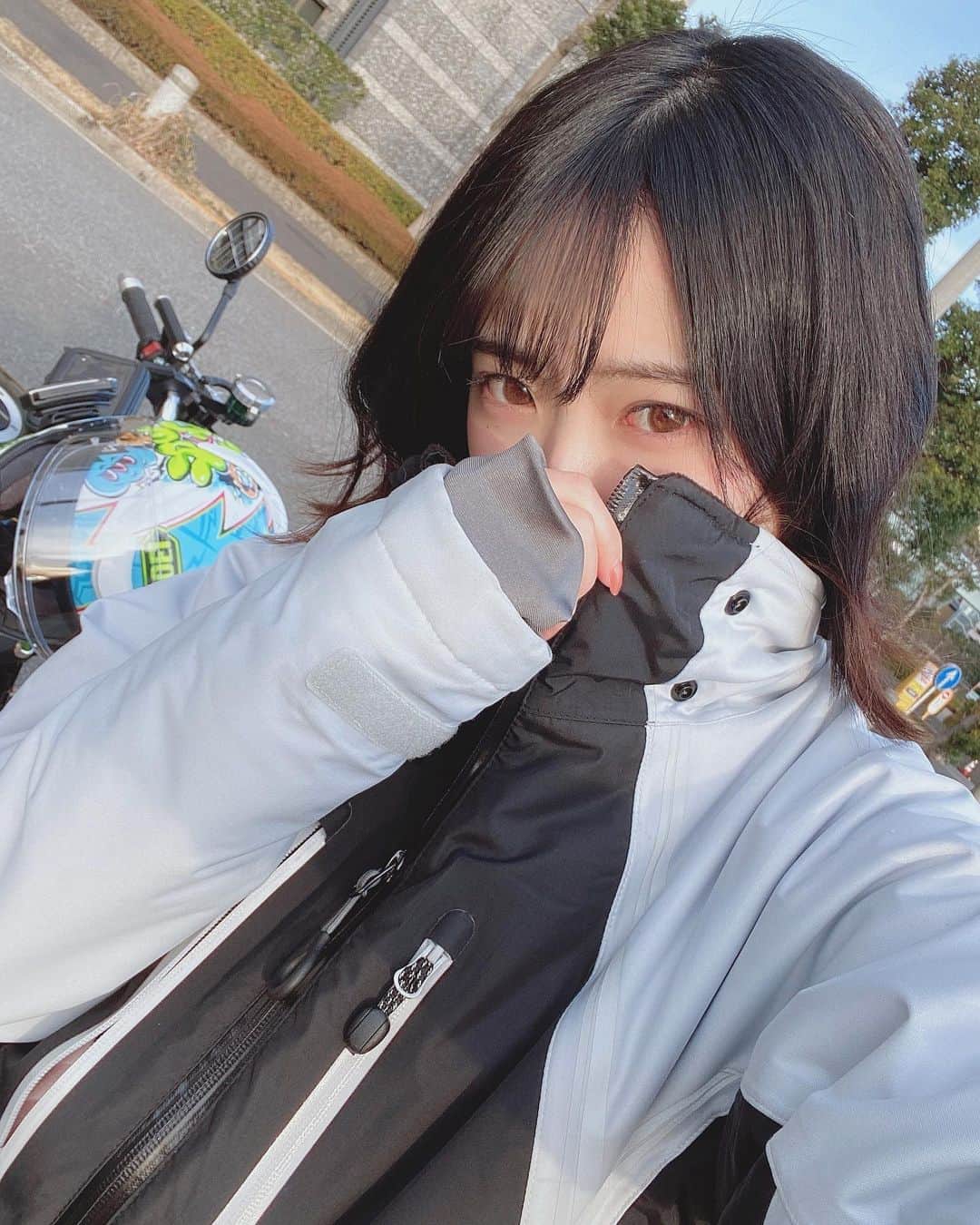 AMIさんのインスタグラム写真 - (AMIInstagram)「立ちごけしてから5ヶ月バイクに乗っていません、、、🥹 また乗りたい欲が復活してきたので、みなさん応援してください(？) ・ ・ ・ ・ #バイク #バイク女子 #bike #バイクのある生活  #バイクのある風景  #バイクが好きだ  #バイク好きな人と繋がりたい  #バイクウェア #kawasaki  #z900rs #zx14r」9月1日 17時35分 - cococococo129