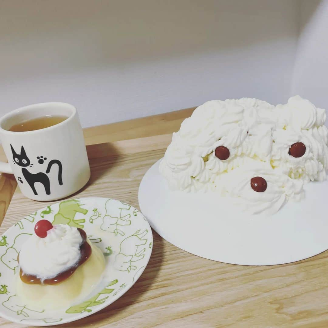 ミーミのインスタグラム：「くまちゃんケーキ作ったつもりだけどトイプードルになっちゃったやつw  #ケーキ #くま #トイプードル  --------------------------------------------------- 今日も楽しく過ごそう♡ ---------------------------------------------------- ◆You Tubeで小学6年ミーミの日常を配信中✨興味ある方はぜひ検索してみてください✨ プロフィールのリンクからも見れます ↓↓↓ ミーミちゃんねる  ◆ママのチャンネルにも   ミーミが出ているから登録してね！   ・みほライフ〜主婦のルーティン＆お料理 ・みほラジ_Live配信専門チャンネル ・お片付けは人生を変える  ママのInstagram @mimimama_simple @miho_mimimama_tidyingup   ◆ママがTikTokはじめたよ！  -------------------------------------------------- #ミーミちゃんねる #ミーミちゃんねるママ #ナイジェリアのハーフ #ハーフ #ハーフの小学生 #ミックス #小学生YouTuber #小学生 #キッズユーチューバー #小学生の日常 #ミーミ #工作大好き #ご飯大好き #ミーミママ #みほ #ハーフ子育て #nigeria」