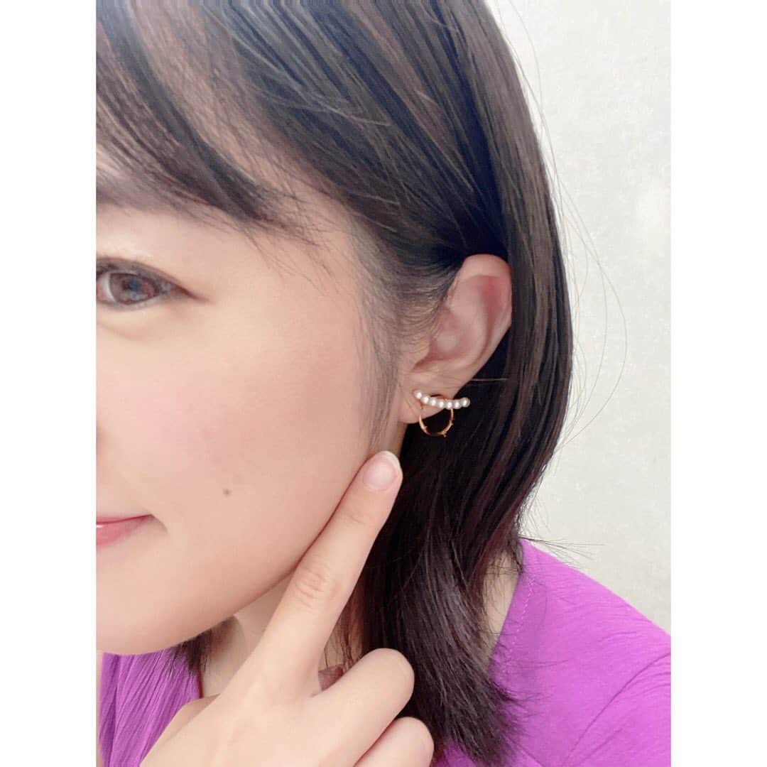 大谷萌恵さんのインスタグラム写真 - (大谷萌恵Instagram)「きょうの衣装  秋らしい深いパープルのワンピース。 (背中からイヤホンの線が見えてますね笑)  そして、個人的に嬉しいことがありました！！ 3か月程前になくしたイヤリング。 #内田キャスター がニューススタジオ近くで発見して届けてくださりました！  諦めていたので、もう感動…🥺 さっそくつけました  #きょうのコーデ #テレビ新潟 #新潟一番 #アナウンサー #大谷萌恵 #内田拓志 キャスター #ありがとうございます」9月1日 18時52分 - moe_ohtani_teny