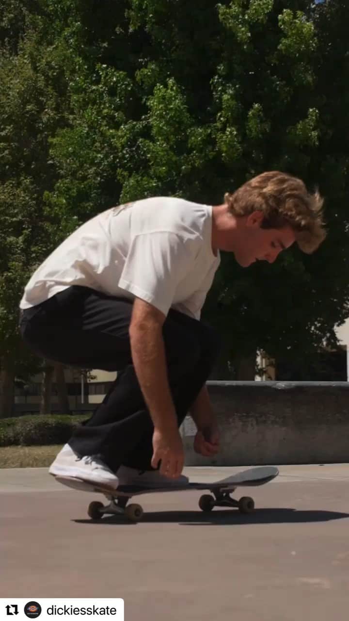 のインスタグラム：「Regular or Switch ?? 🛹  @dickiesskate @dickies_jp @dylanjaeb  #DickiesSkate #Skate #スケボー #スケーター」