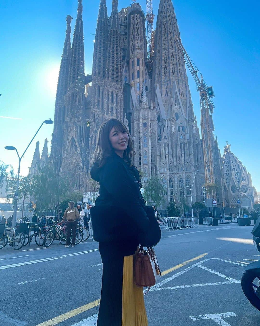 新庄千歳のインスタグラム：「いつかのSagrada Família 行ったときの写真〜🌟  また絶対行きたい場所になったなぁ！  #trip#spain#outfit#sagradafamilia#barcelona  #旅女子#タビジョ#スペイン」