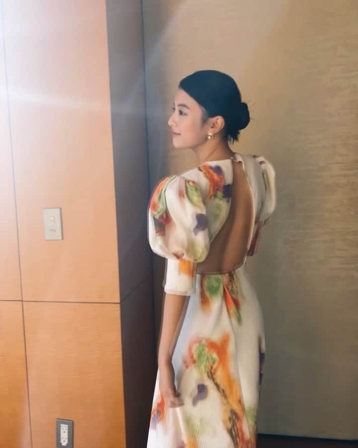 のインスタグラム：「大好きな並木家のみなさんと！ #沈黙のパレード   👗 @farfetchjapan 👠 @jimmychoo 💎 @tasaki_intl」