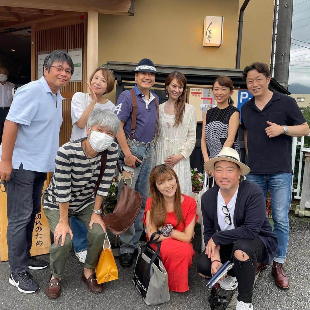 奈美悦子のインスタグラム：「大人の遠足！みんなで鰻❣️ 小田原「友栄」 #鰻 #青うなぎ#小田原 #小田原グルメ #大人の遠足 #仲良し #友達 #美味しい #おいしいもの ＃楽しかった」
