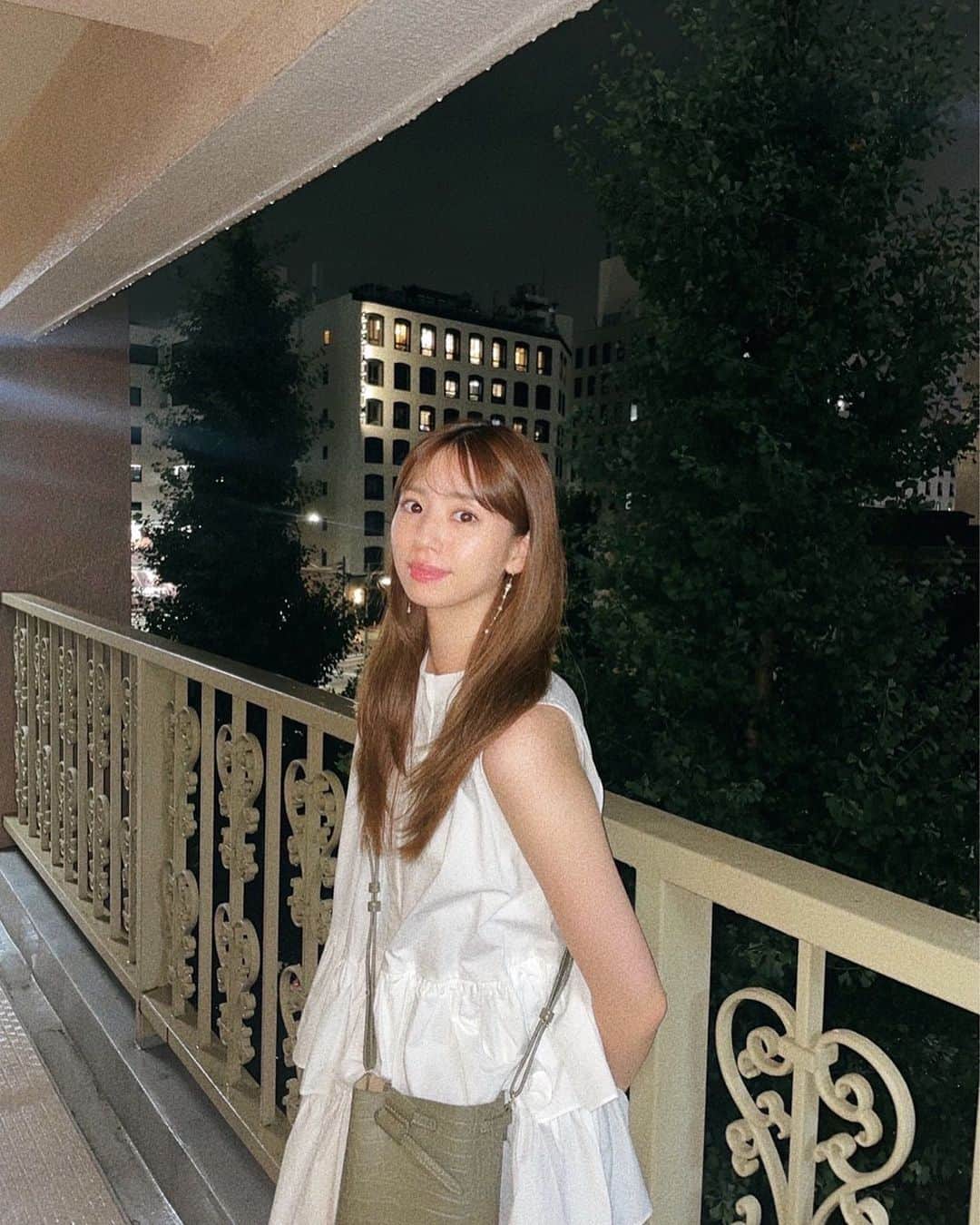 加田穂乃華のインスタグラム：「・ 九月ですね🍠🍄🌾🍇 撮影の合間に撮ってもらったオフショットを📸  美味しいものがたくさんの秋😋  皆さんは“秋”といえばなんですか？？  #撮影 #offshot」