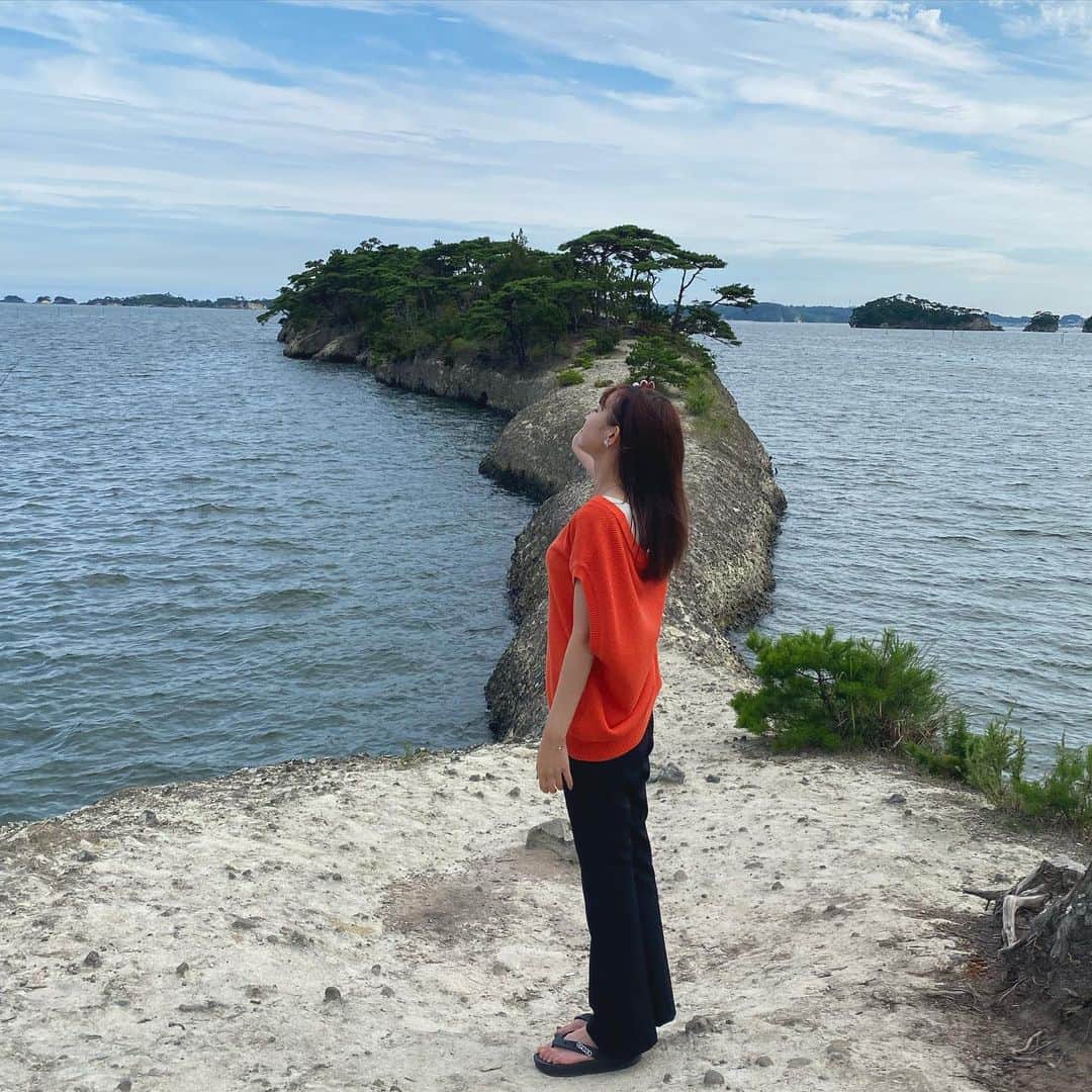 鈴木えりかのインスタグラム：「🏝  ☔️予報だったのに、 ☁️に変わって最終的には☀️になった日🧡 最高の1日だった🤙🏻‼︎ 今年の夏、めっっちゃ楽しんだな〜🤎 思い出たくさん🌻🤍」