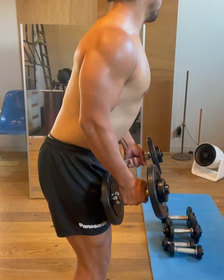 堀江翔太のインスタグラム：「今年も、佐藤キャンプに行ってきたー！  骨盤の微妙な位置の意識 足の指もっと使う 全体のパワーアップだの なんやかんやとやってきましたー！  ビーチ グラウンド 坂 と、走りや動きが多かった合宿やったかなと思います！  まだまだ成長できそうです！  最後の日は @dorsal_m.fc_ashiya とビーチサッカーの練習に参加。 疲れ過ぎて、感動の最後も一ヶ月のまとめもなく、ふらふらになりながら帰りました。笑  @heat_sato すんません🙇🏽‍♂️ またよろしくお願いします！  @sato_trainers_academy」