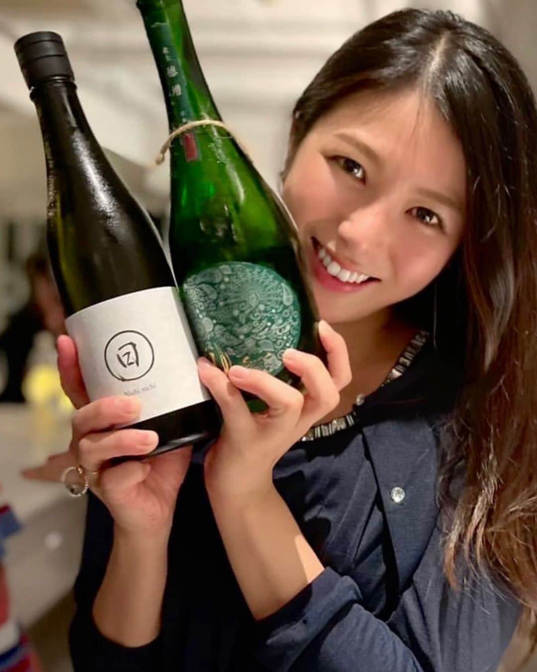 田中沙百合のインスタグラム：「私と日本酒と日本酒と🍶☺️💕  #japanesesake 🍶」