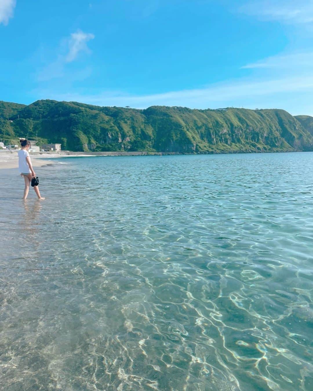 柚木えりなのインスタグラム：「9月がスタート🌾  #夏 🌻 たくさんありがとうございました😊🍀  #海 #神津島 #神津島村」