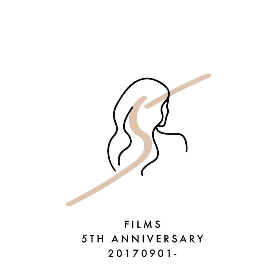 若林紀元さんのインスタグラム写真 - (若林紀元Instagram)「FILMSは本日9月1日で5周年を迎えることができました!!  7人でのスタートも今は75人の仲間になり、刺激的な毎日を過ごしています!!  順調ですね！なんてお言葉をいただくのですがまったくそんなことはなく。いつも壁があり、うまく行かないことのほうが多かったです。  でも逃げずに、後回しにせずに皆んなで真正面から向き合ってきたことはこれからの大きな自信になっていくと思います。  自分1人でできることなんてちっぽけでたくさんの人に支えられた。そんな5年でした。  支えていただいてるお客様、関係者の皆様、従業員のみんないつも本当にありがとうございます!!  今日から6年目が始まります。 シンプルにもっといいサロン、会社にしていきたい。そう思うばかりです。  お客様にも従業員にももっと記憶に残る体験や、ライフスタイルを豊かにするサービス、空間を提供したい。  美容室という枠にとらわれずに挑戦したいことがあるので１つ１つチャレンジして必ず形にしていきたいと思います。  今後ともFILMSグループをよろしくお願い致します🔥  最後に5年前のオープン準備時に色んなことをメモをしてたのですがそこに残ってたものを。 今でも大切にしたい言葉です  【会社は利益ではなく、信条と社員を中心に据えて経営すれば、設立時の情熱と個性を失うことなく、大きく成長することができるのです 】  #filmshair #5周年」9月1日 21時45分 - norimoto_wakabayashi