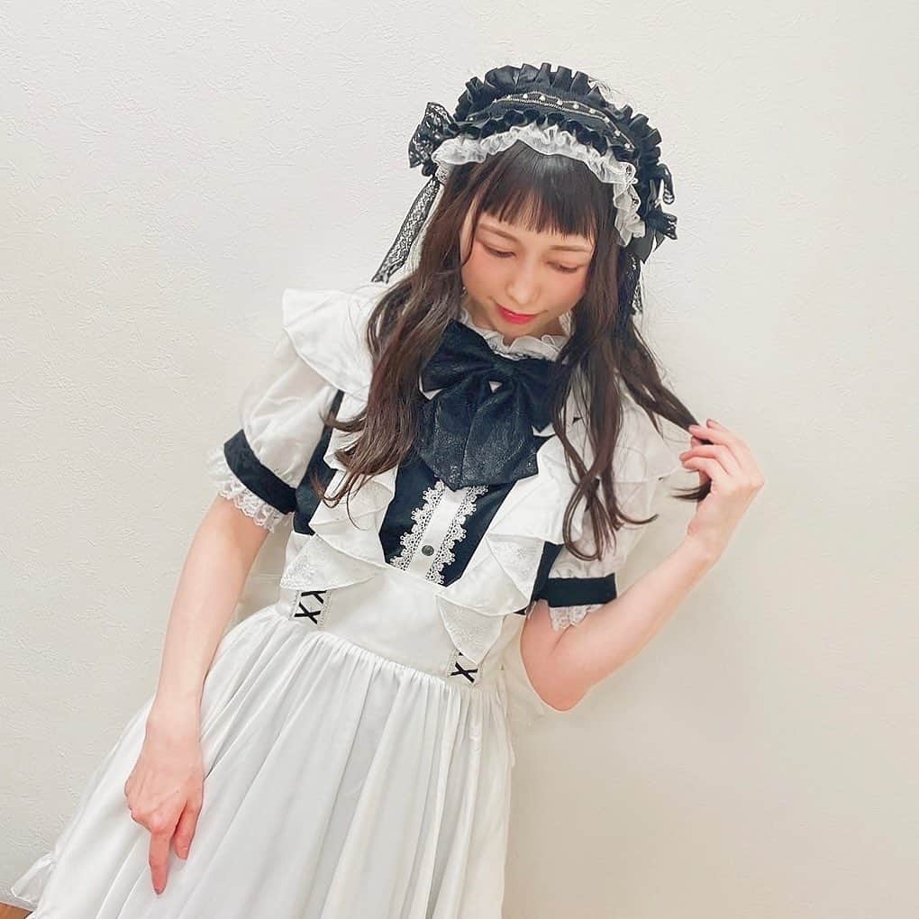 遠乃歌波のインスタグラム：「新しい衣装とても気に入っています(*´꒳`*)  特にヘッドドレス💞  I like the new maid costume💕  Especially the headdress!  #bandmaid  #rock  #japaneserock」