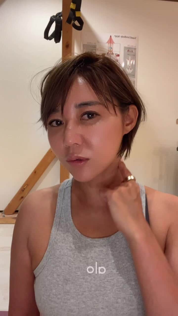 村田友美子のインスタグラム：「みんなの疑問に答えましたー  首のインナーのこととか 脚のこととか  腰痛とか 色々。」