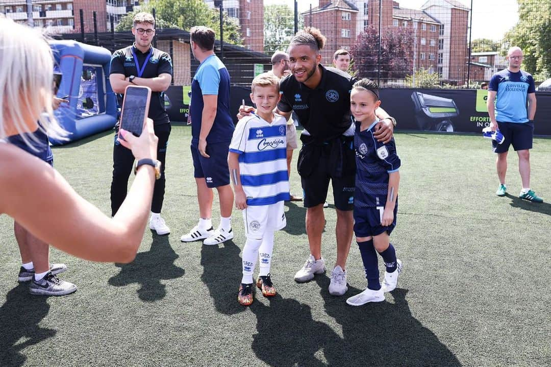 タイラー・ロバーツさんのインスタグラム写真 - (タイラー・ロバーツInstagram)「Was great meeting you all at the @officialqpr fanzone before Saturdays win! Great atmosphere and first win of many at Loftus road 🤝🤩」8月8日 22時21分 - tyro9