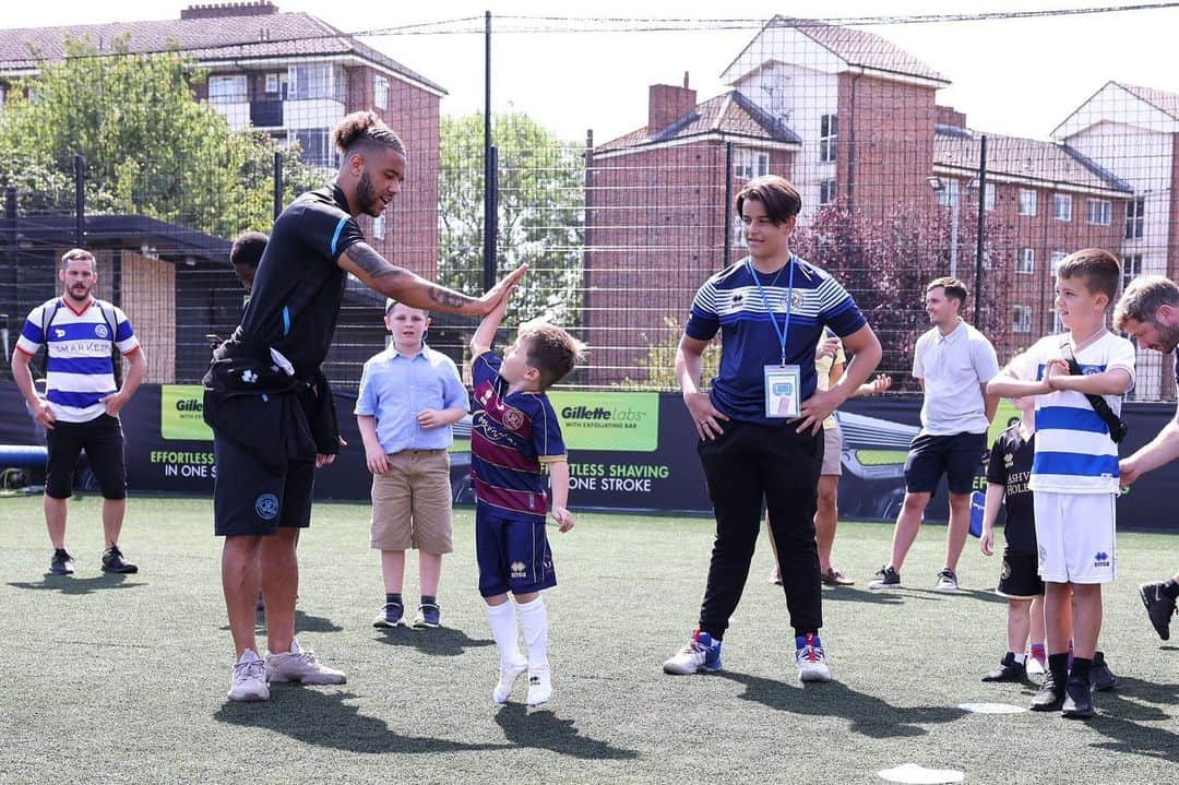 タイラー・ロバーツさんのインスタグラム写真 - (タイラー・ロバーツInstagram)「Was great meeting you all at the @officialqpr fanzone before Saturdays win! Great atmosphere and first win of many at Loftus road 🤝🤩」8月8日 22時21分 - tyro9