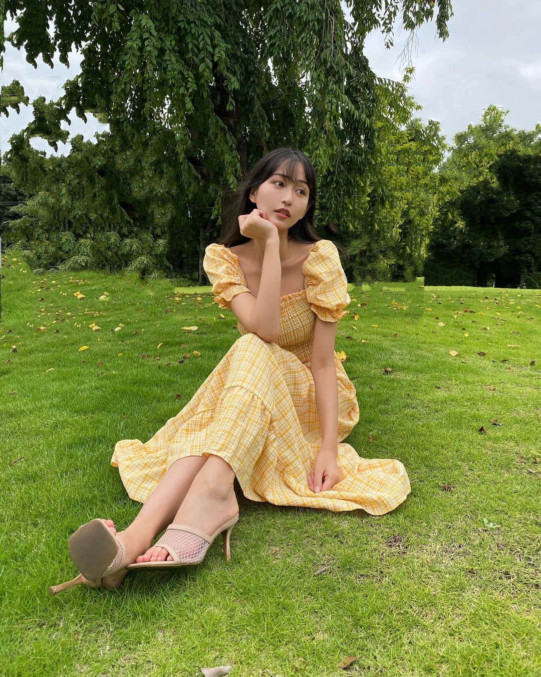のインスタグラム：「先日初めて吸引する脱毛をしました！  大宮にあるPerle Clinic(ペルルクリニック)で、  国内でも珍しい 吸引する脱毛ともう1つは小麦肌やお子さんにも照射できる医療脱毛2種類で施術してもらいました！  小麦肌でも照射できるなんて日焼けしやすい私にとってはとても有難い🥹✨  あと最近よくお子さんの脱毛してる方インスタでも見るから小さい頃から脱毛出来るなんて最高の時代だなと思ってます( °-° )  今回『天野ちよ』のインスタ観たで、割引または無料体験(1部位)ができます！🥳  詳しい情報とご予約はこちらのペルルクリニックさんにDMして聞いてみてくださいね💕 @omiya.perleclinic  #ペルルクリニック #大宮 #脱毛  #医療脱毛 #pr #天野ちよ」