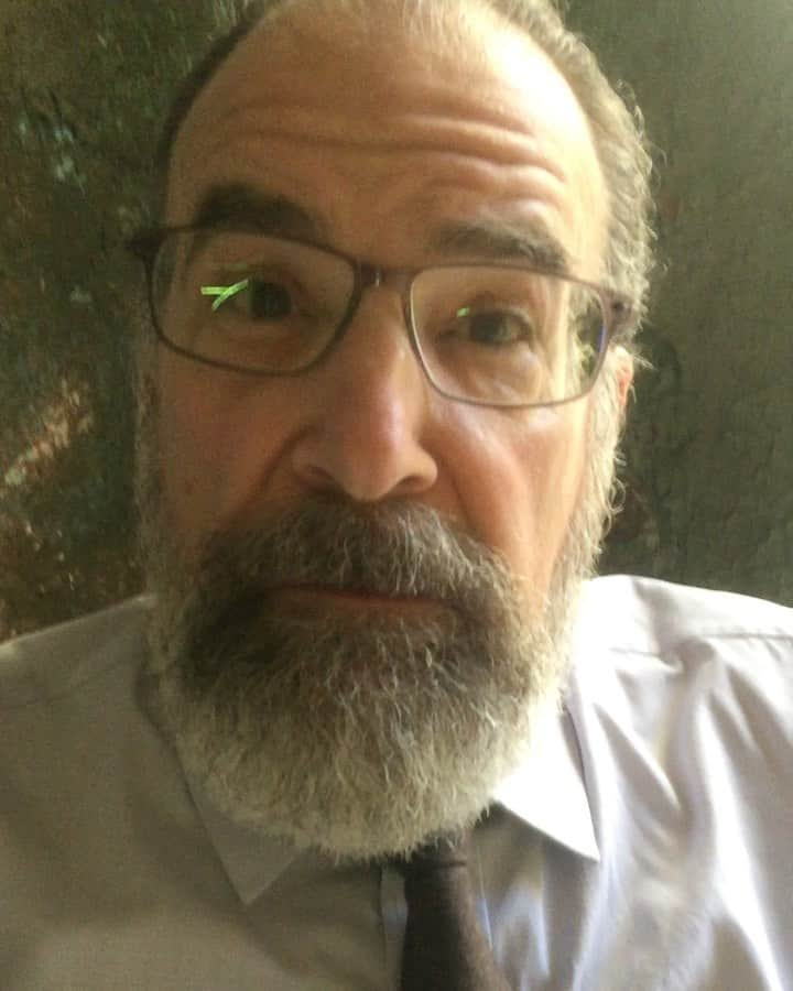 ヌーマン・エイカーのインスタグラム：「If you speak this language please translate 🙏🏽 or maybe the grand maestro @mandypatinkin will translate it for us.  Miss you Brother… @sho_homeland such an amazing time and learned so much…  🙏🏽⭐️👍🏼」